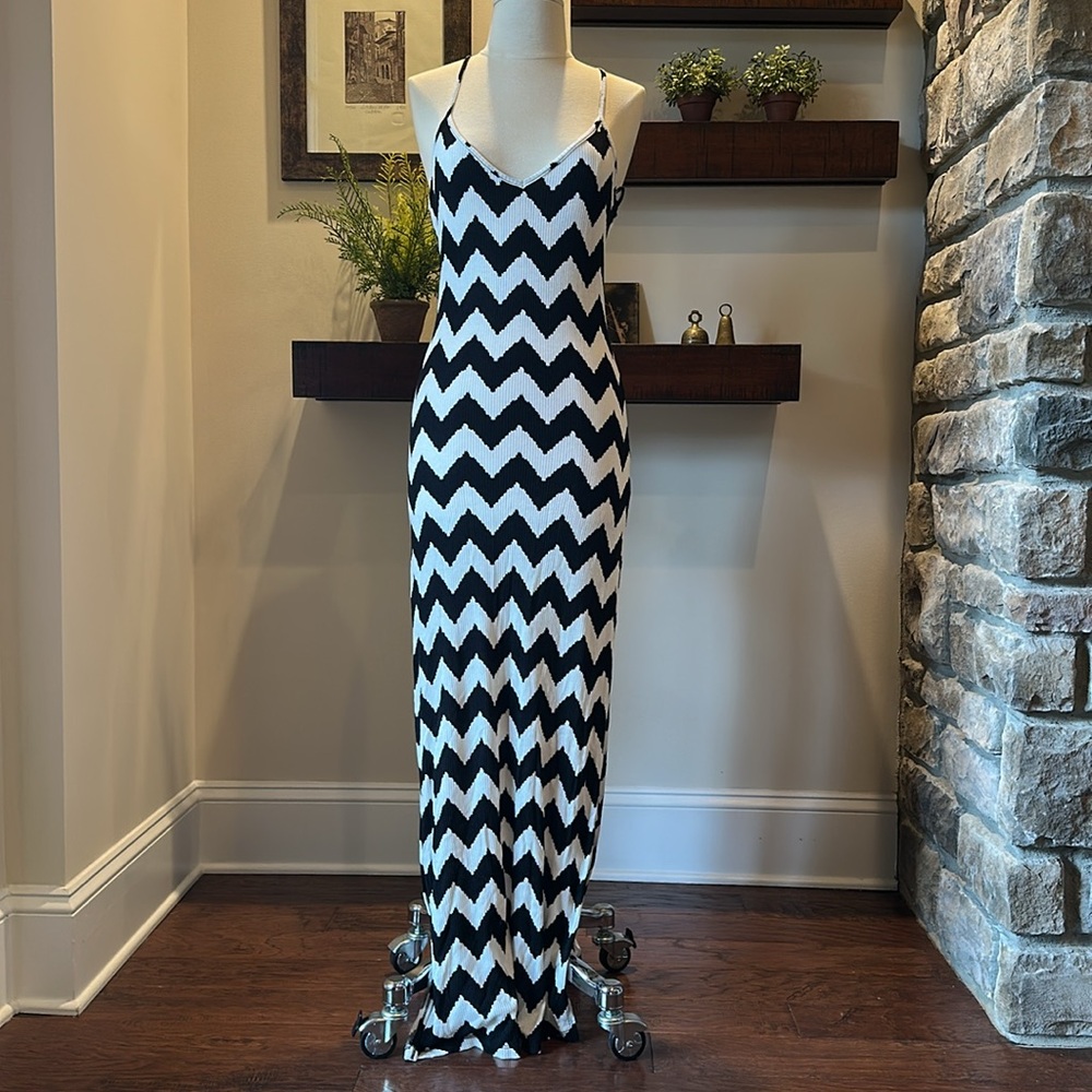 FOREVER 21 WOMEN’S CHEVRON MAXI DRESS